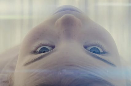 L’après-coup — Dans le bleu des yeux (Disclosure Day)